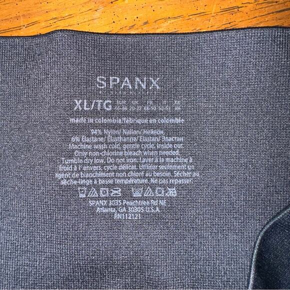 Spanx Look At Me Now Seamless Camo Leggings - Picture 4 of 4